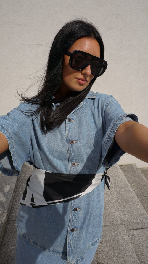 Šilko skarelė Movement - dėvėjimo pavyzdys, modernus stilius