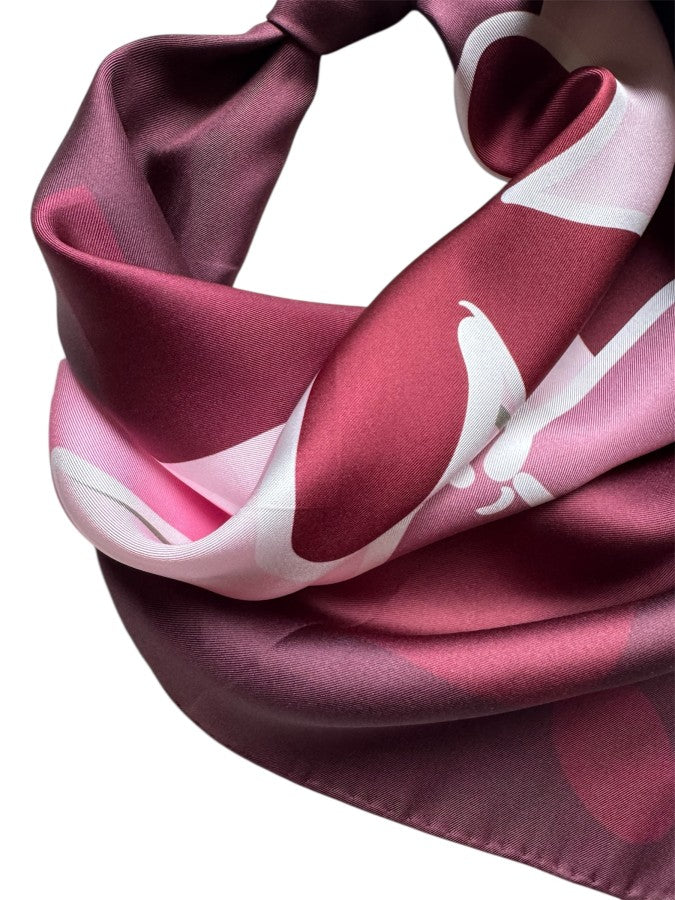 Šilko skarelė Bloom - unikalus gėlių motyvų dizainas